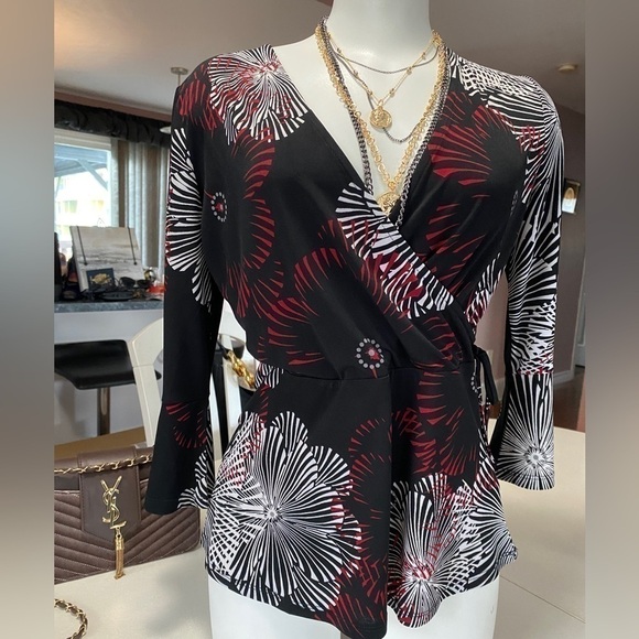 RICKI’S wrap front floral top Sz S - Picture 3 of 13